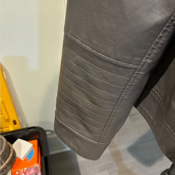 Bernardo Women's Silver Faux Leather Jacket - Picture 4 of 5